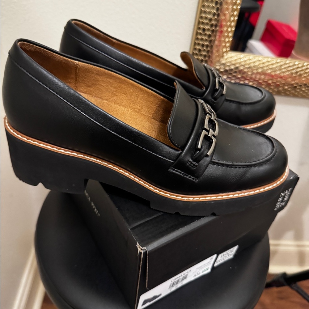 Naturalizer Black Leather Loafers with Chain Accent